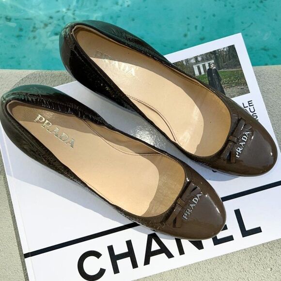 PRADA Brown Patent Leather Bow Block Heel Pumps Size IT37 - Picture 1 of 13